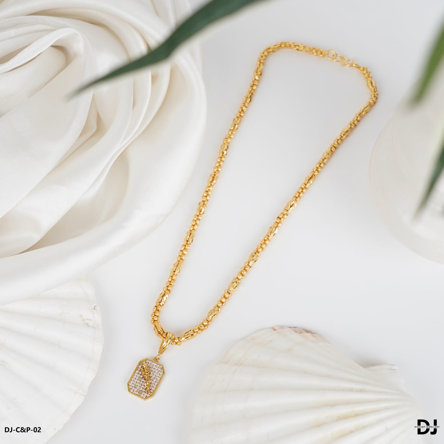 Classical Gold forming Chain with Jaguar Diamond pendal for Men.(CP-02)