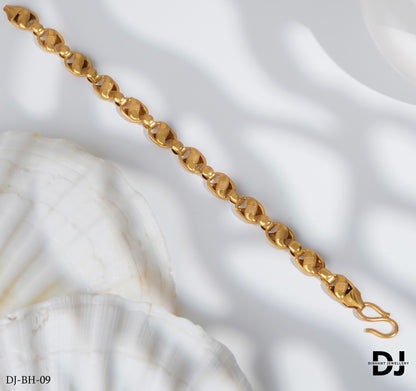 Primium Quality koyali with bindi gold pLetted , men’s fashion bracelet. (BR-09)