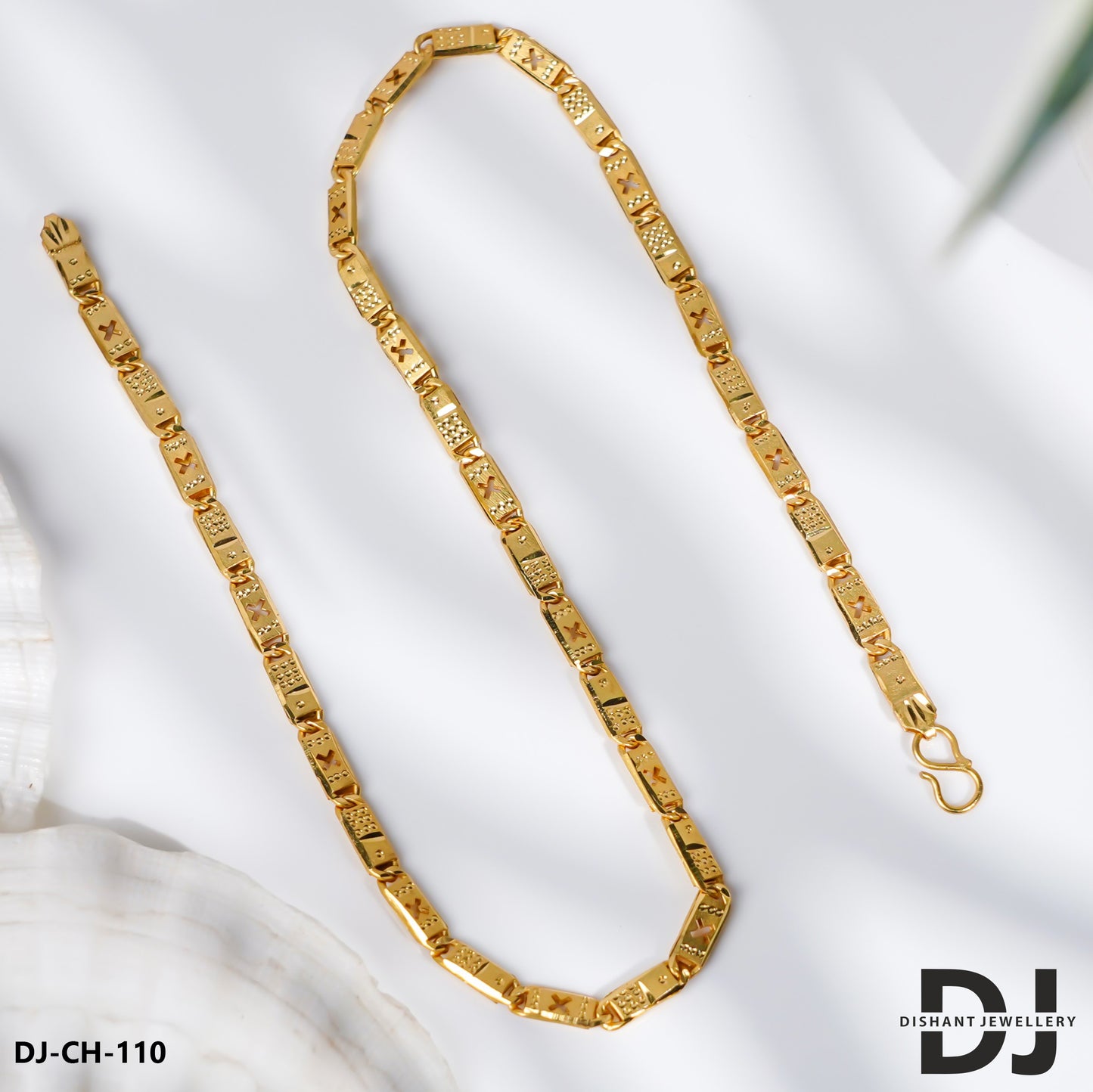 Prominent Design Gold Plated Mediume Size Nawabi Chain for Men.(CH-110)