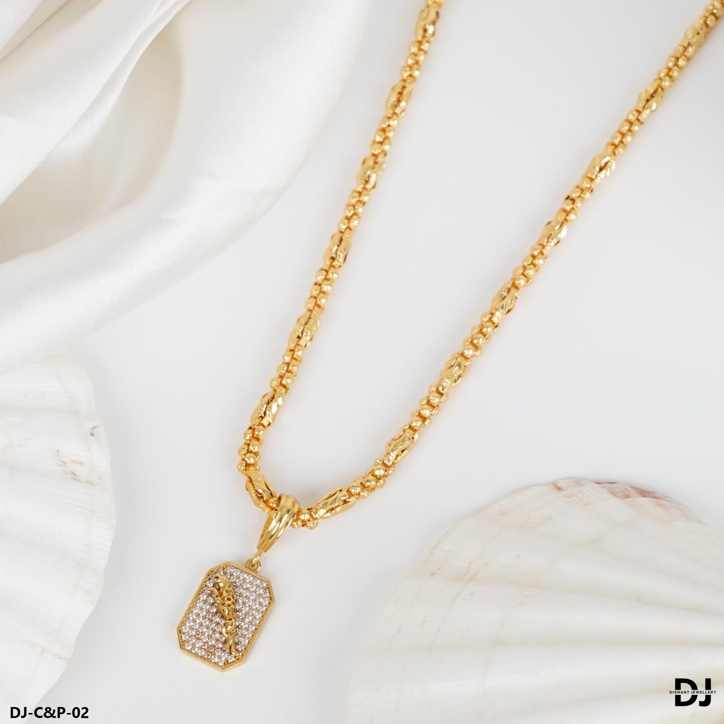 Classical Gold forming Chain with Jaguar Diamond pendal for Men.(CP-02)