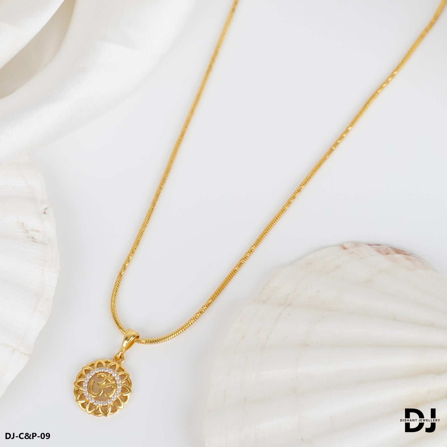 Gold forming Chain with OM pendal for Men.(CP-09)