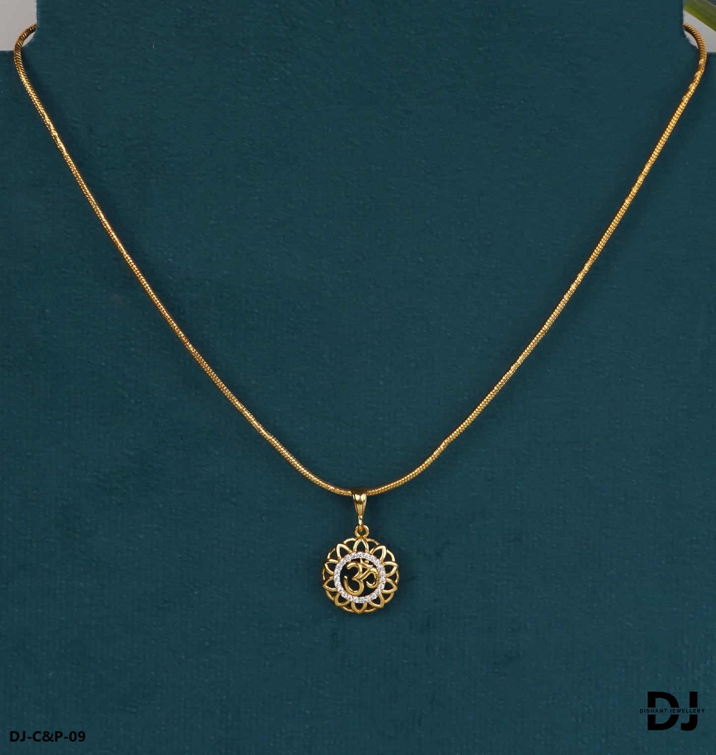 Gold forming Chain with OM pendal for Men.(CP-09)
